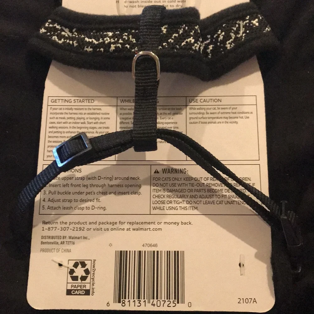 Vibrant life black and white harness and leash for cats. NWT